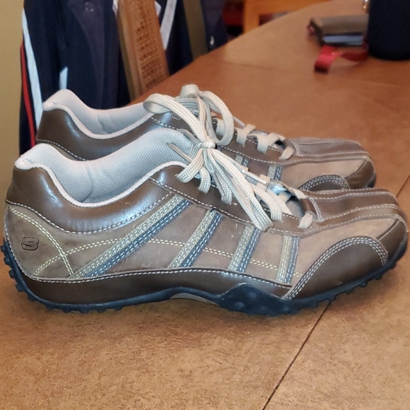 Sketcher shoes That are styled like doc Martin's - Picture 3 of 8